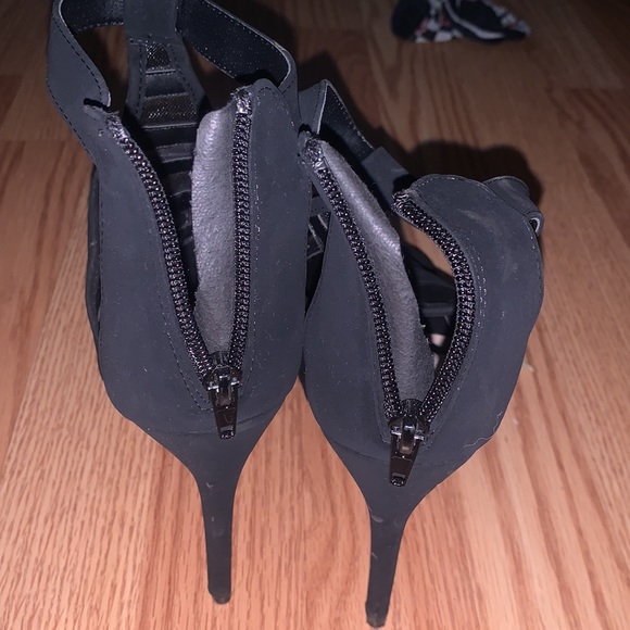 Worn once sexy black stilettos - Picture 4 of 5